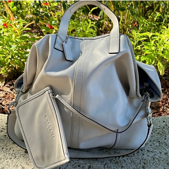 Winter White Coach bag - Picture 1 of 3